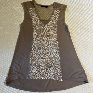 NWOT Women’s Sleeveless Lightweight Top Size Small